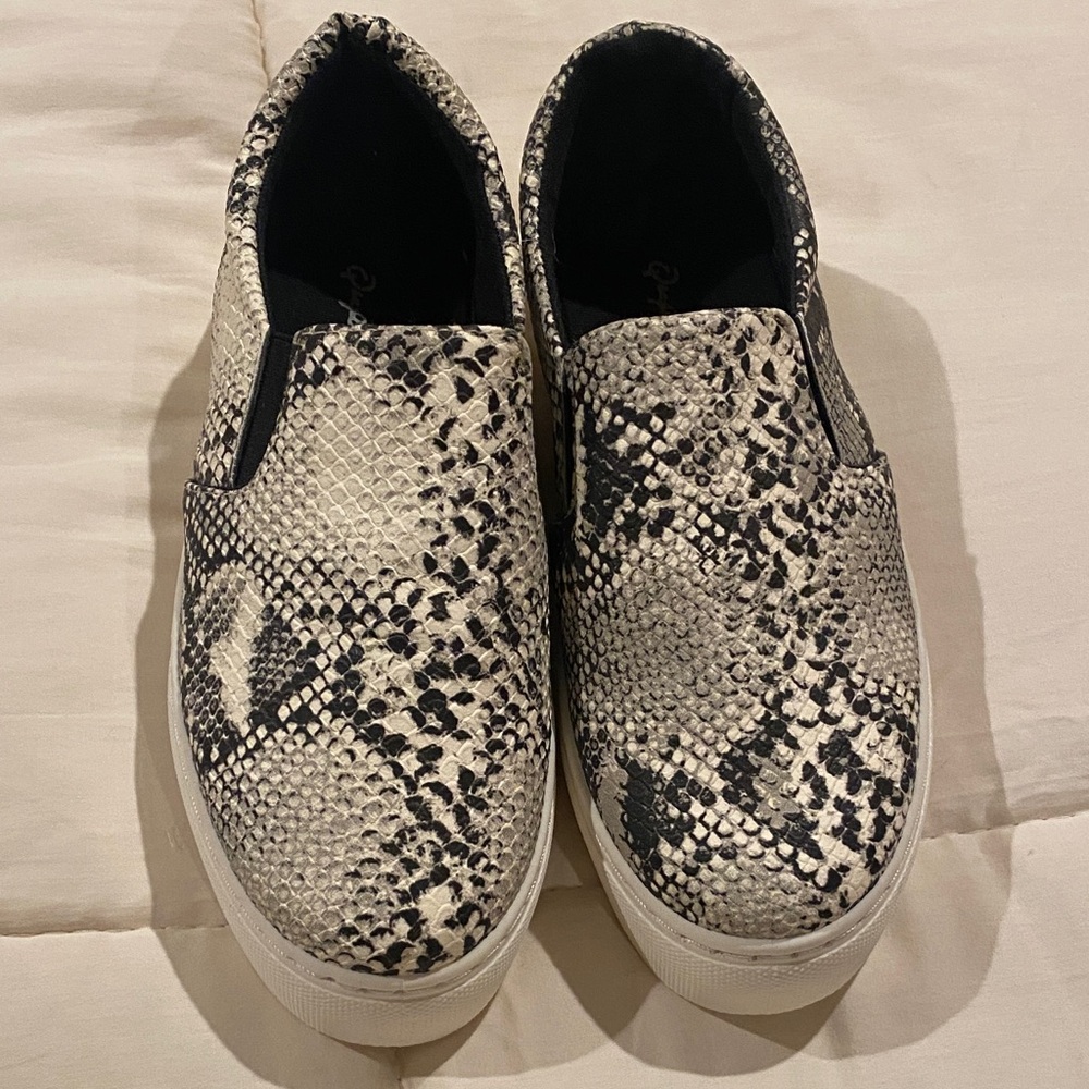 Qupid Ladies Slip-On Loafers in Black & White Snake Print